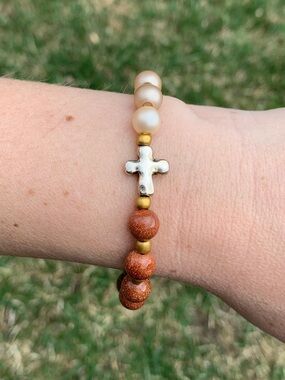 {Handmade} Pearl and Brown Bracelet with Cross